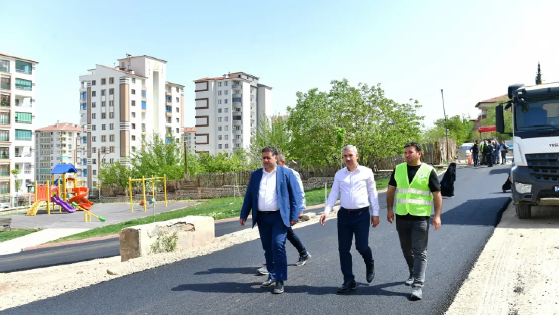 Yeşilyurt Belediye Ekipleri, Mahalle Yollarını Baştan Aşağıya Yeniliyor