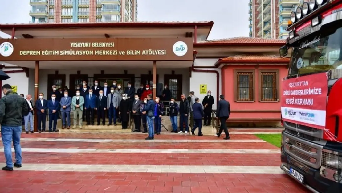 Yeşilyurt Belediyesi, 10 Ton Gıda Ve 500 Battaniye'yi İzmir'e Gönderdi