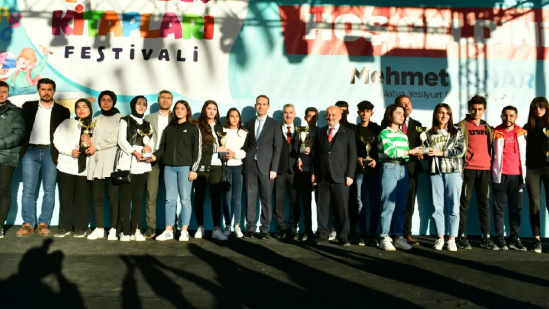 Yeşilyurt Belediyesi 'Cumhuriyet Kupası' Spor Ödülleri, Çocuk Kitapları Festivalinde Takdim Edildi