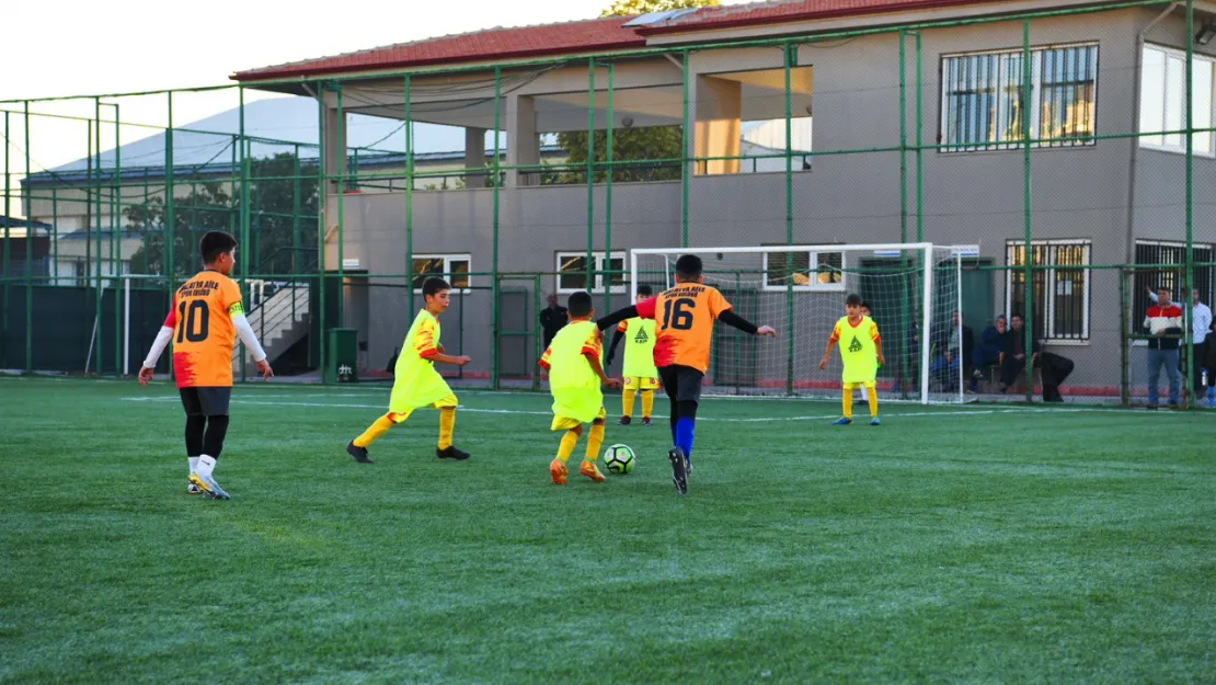 Yeşilyurt Belediyesi 'Cumhuriyet Kupası Futbol Turnuvası' Heyecanı Başladı