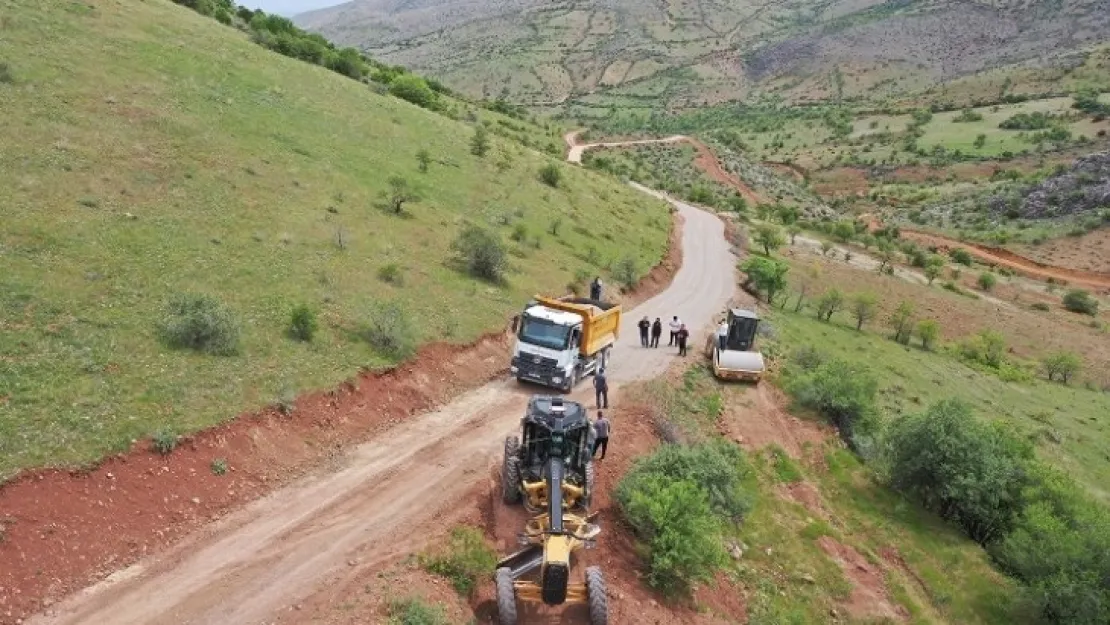 Yeşilyurt Belediyesi Ekipleri, Görgü Mahallesinin Ulaşım Ağını Yeniliyor