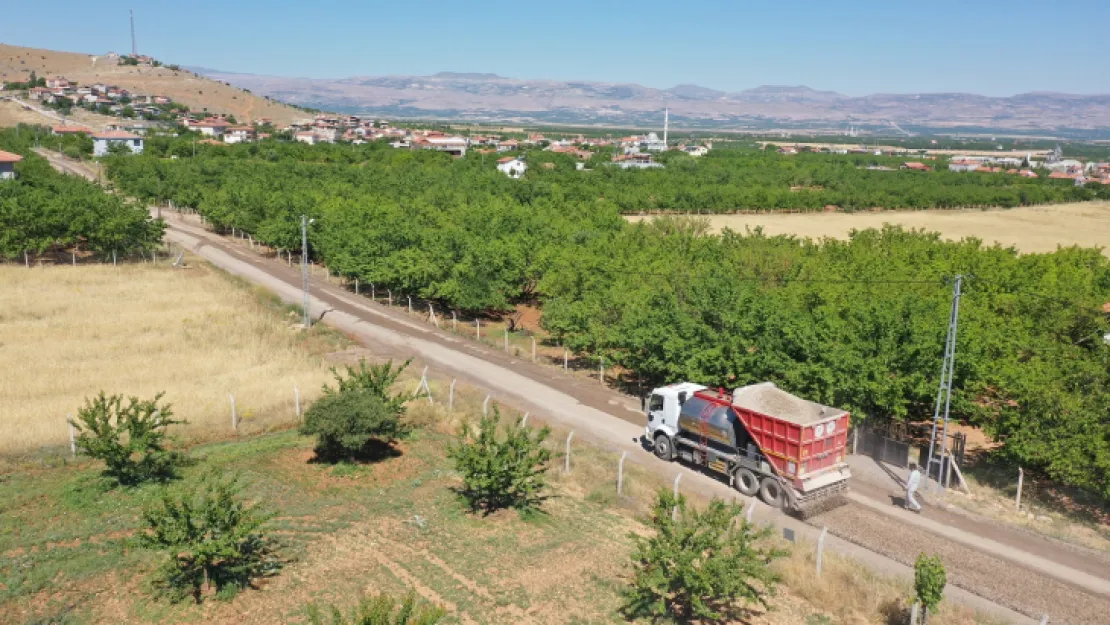 Yeşilyurt Belediyesi Ekipleri, Cafana Mahallesinin Yollarını Güvenli Hale Getiriyor