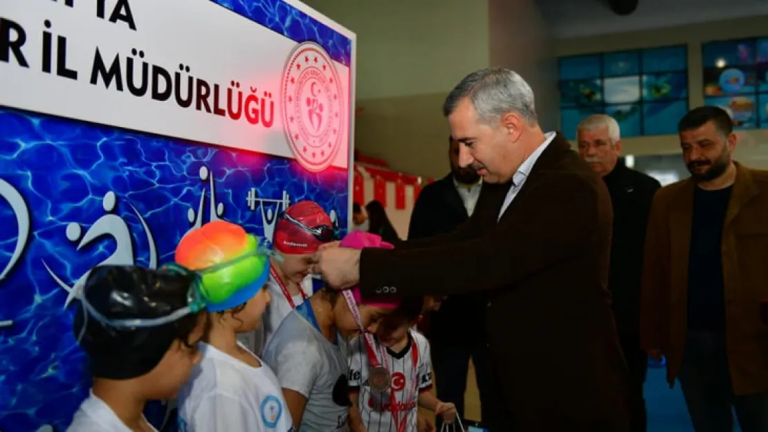 Yeşilyurt Belediyesi Ev Sahipliğinde 'Bahar Şenlikleri Yüzme İl Şampiyonası' Düzenlendi