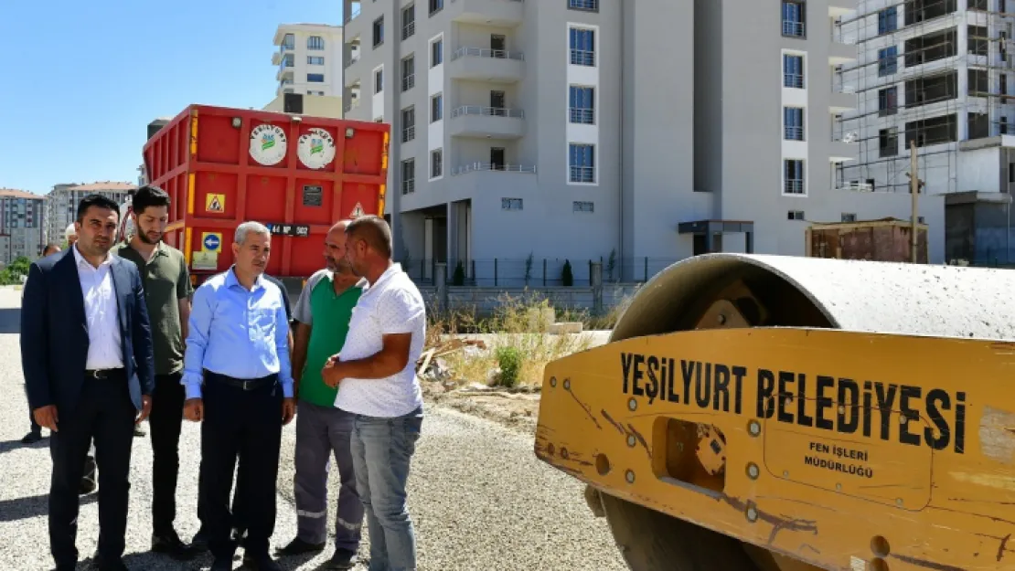 Yeşilyurt Belediyesi Fen İşleri Ekipleri, İlçenin Ulaşım Ağını Konforlu Hale Getiriyor