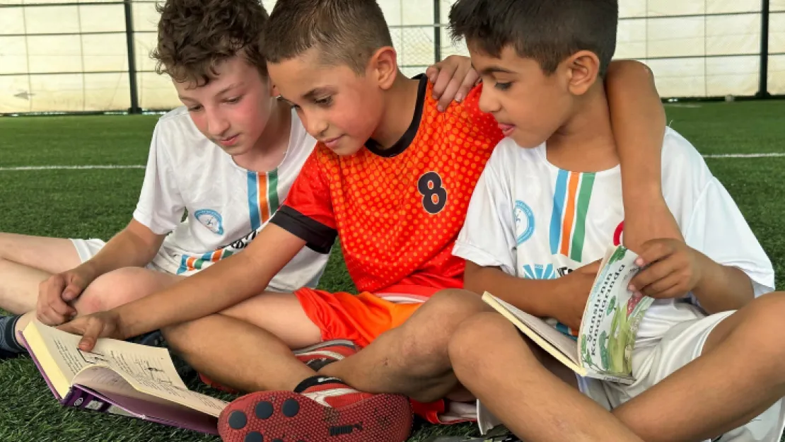 Yeşilyurt Belediyesi Futbol Kursu, Kitap Okuma Etkinliğiyle Daha Cazip Hale Geldi