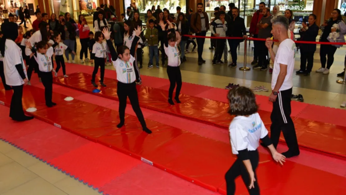 Yeşilyurt Belediyesi Geleneksel Spor Şenlikleri Renkli Anlara Sahne Oldu