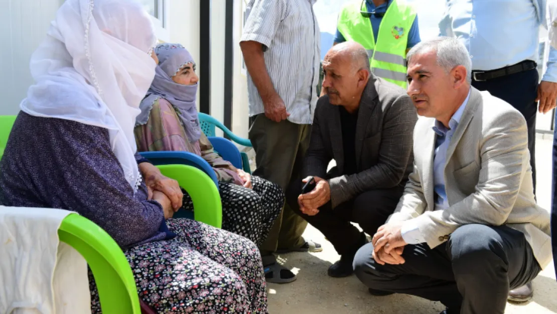 Yeşilyurt Belediyesi, 'Hollanda Cordaid've Kentsel Gelişim Derneği İşbirliğiyle Depremzedelere Yardım Malzemeleri Dağıtılıyor