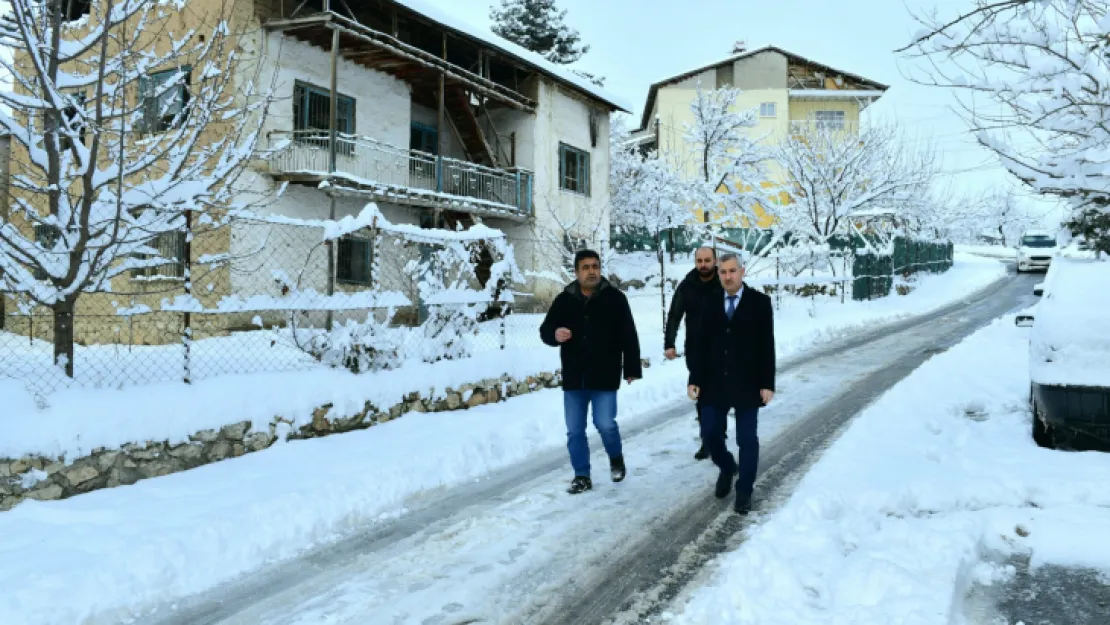 Yeşilyurt Belediyesi Karla Mücadele Ekipleri İlçenin Dört Bir Tarafında Yine İşbaşında!