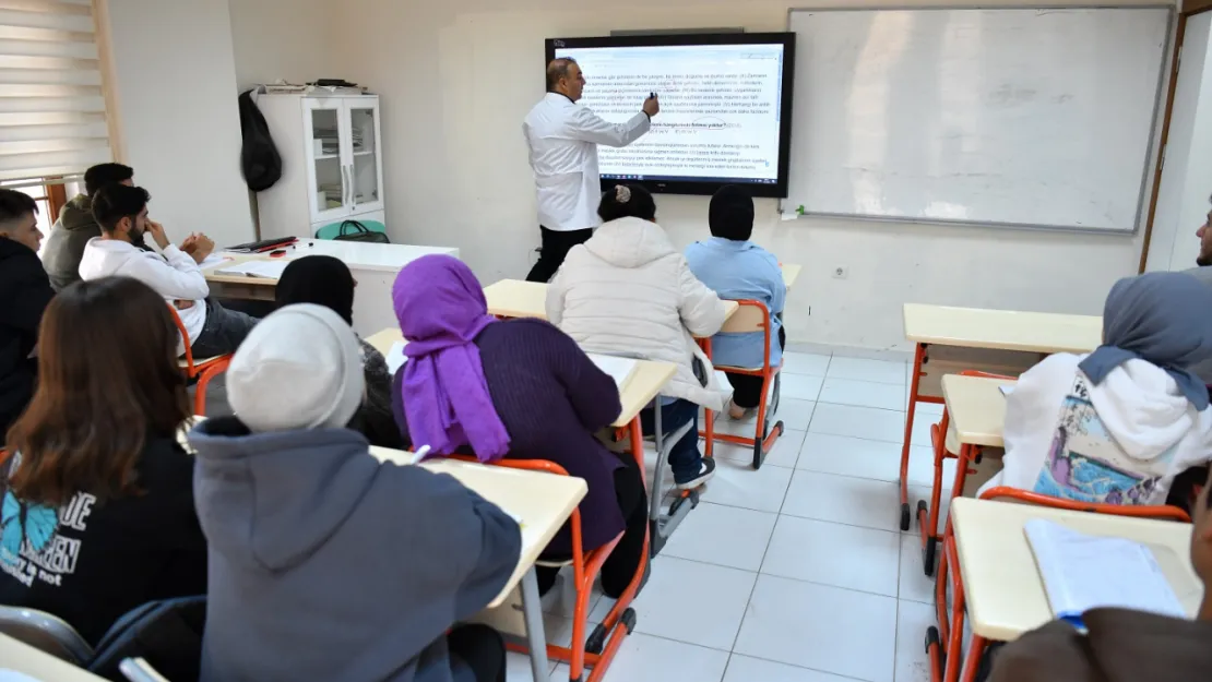 Yeşilyurt Belediyesi'nin 'Ücretsiz YKS ve LGS' Kurslarından 280 Öğrenci Yararlanıyor