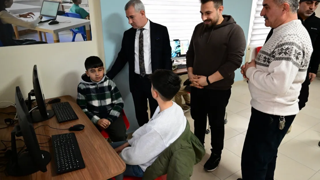 Yeşilyurt Belediyesi Robotik Kodlama Kursu Öğrencilere Yeni Bir Ufuk Ve Vizyon Kazandırıyor