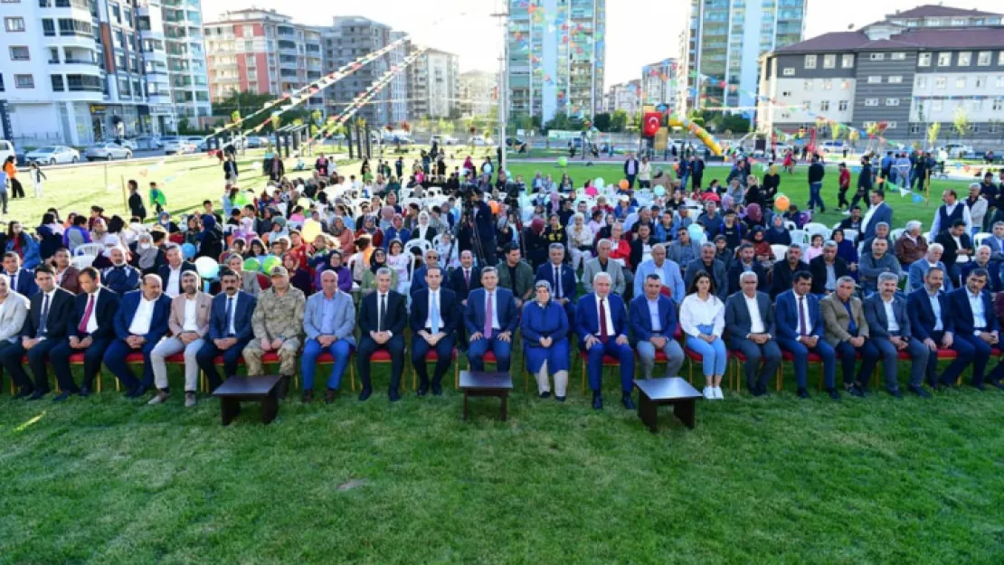 Yeşilyurt Belediyesi 'Şehit Jandarma Astsubay Çavuş Semih Özbey Park' Açılışı Duygusal Anlara Sahne Oldu