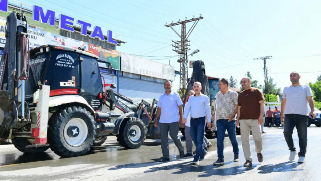 Yeşilyurt Belediyesi Temizlik İşleri Müdürlüğü, İlçeyi Köşe Bucak Temizliyor