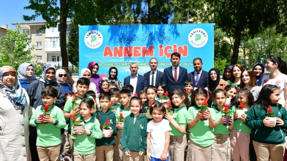 Yeşilyurt Belediyesinin 'Anneler Günü' Dolayısıyla Düzenlediği Etkinlik Renkli Ve Duygusal Anlara Sahne Oldu