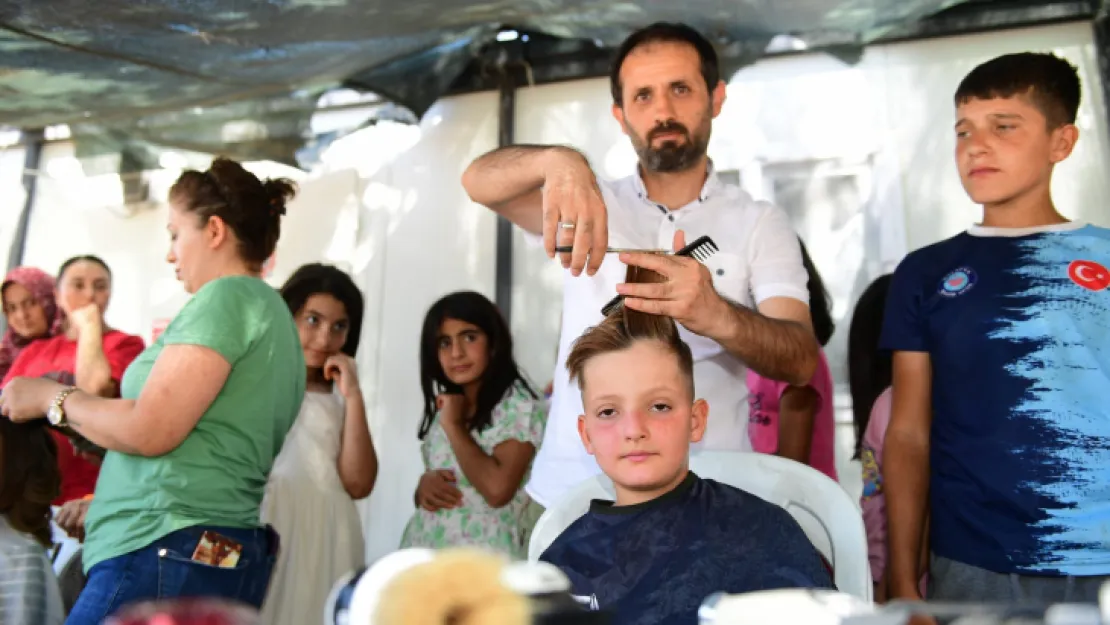 Yeşilyurt Belediyesinin 'İyilik Makası' Projesi Depremzede Çocuklara Umut Aşılıyor