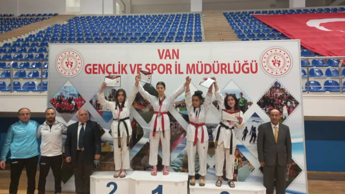 Yeşilyurt Belediyespor Tekvando Takımı Oyuncusu Esra Nisa Dikenli, Türkiye İkincisi Oldu