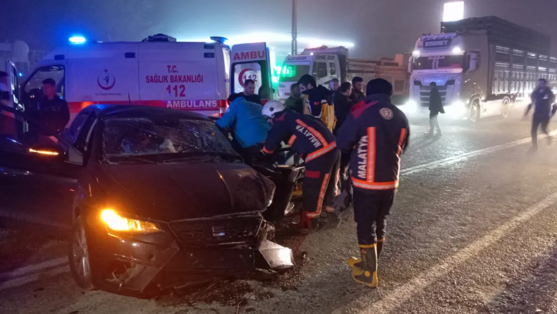 Yeşilyurt Cumhuriyet örnek mahallesinde Trafik Kazası