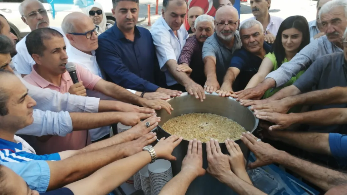 Yeşilyurt İYİ Parti Aşure İkramında Bulundu