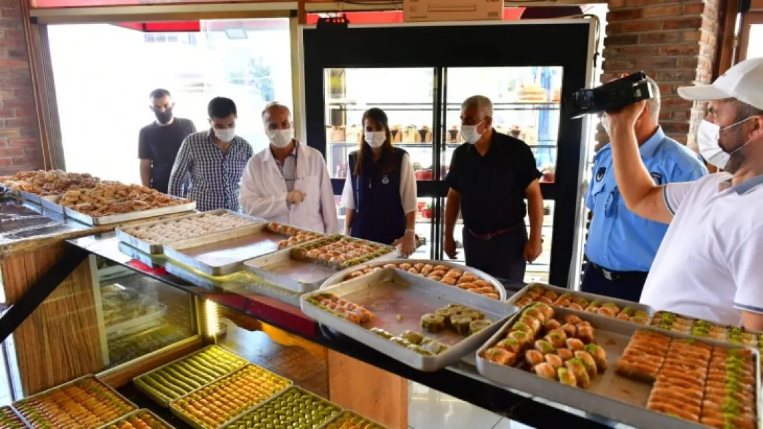 Yeşilyurt'ta İşyerleri İle Kurban Satış Yerlerinde Sıkı Denetimler Yapılıyor