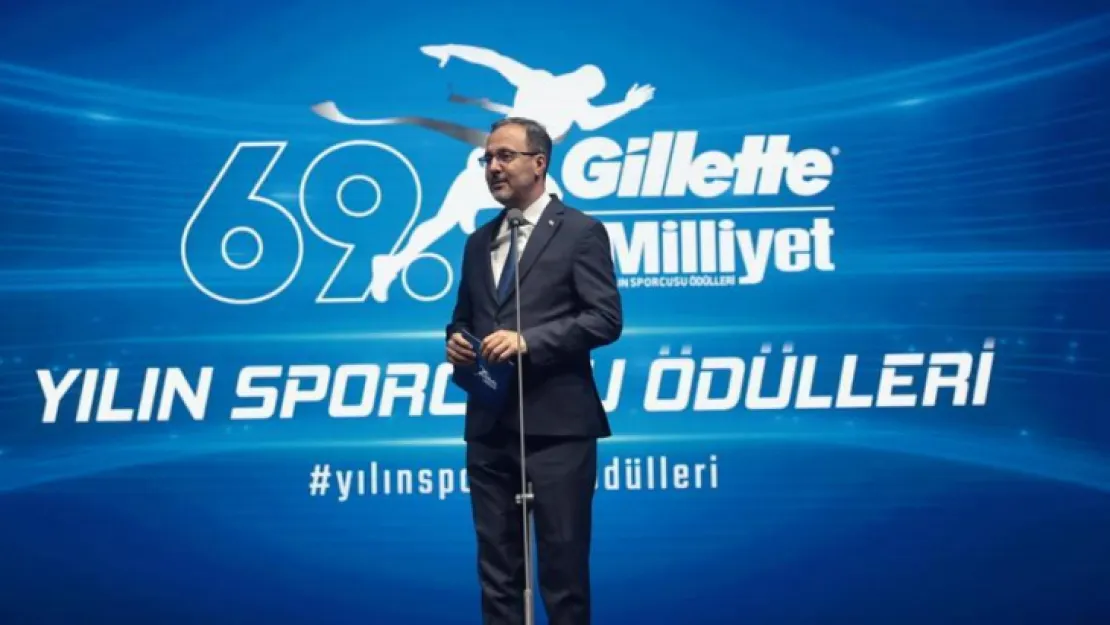 Yılın Sporcuları Ödüllerini aldı.