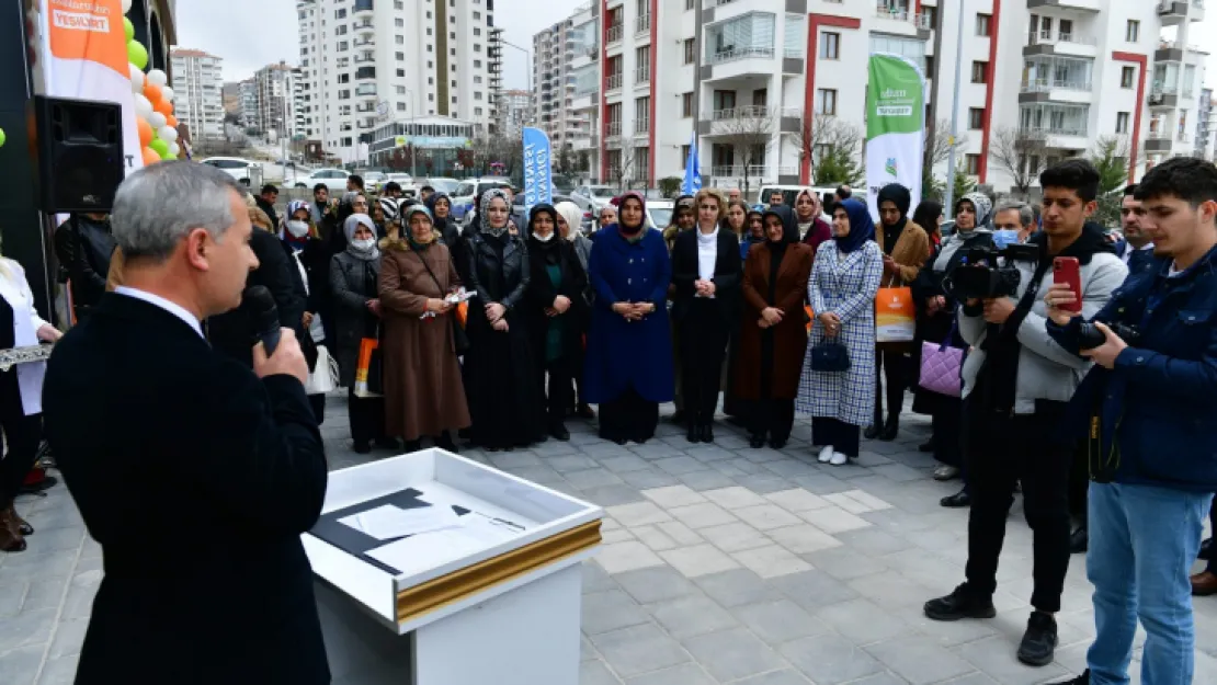 'Yöresel Ürün Satış Ve Kafe' Yeşilyurt Belediyesi Semt Pazarında Hizmete Girdi