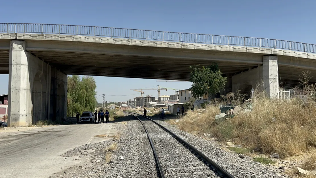 Yük Treninin Çarptığı şahıs Kurtarılamadı