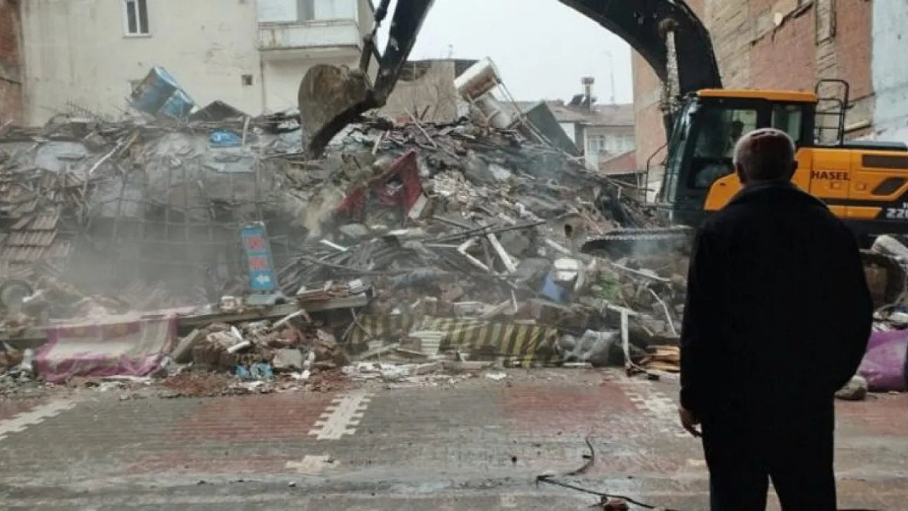 6 Şubat Deprem Davalarında Gecikme: İki Dosyada da Erteleme Kararı