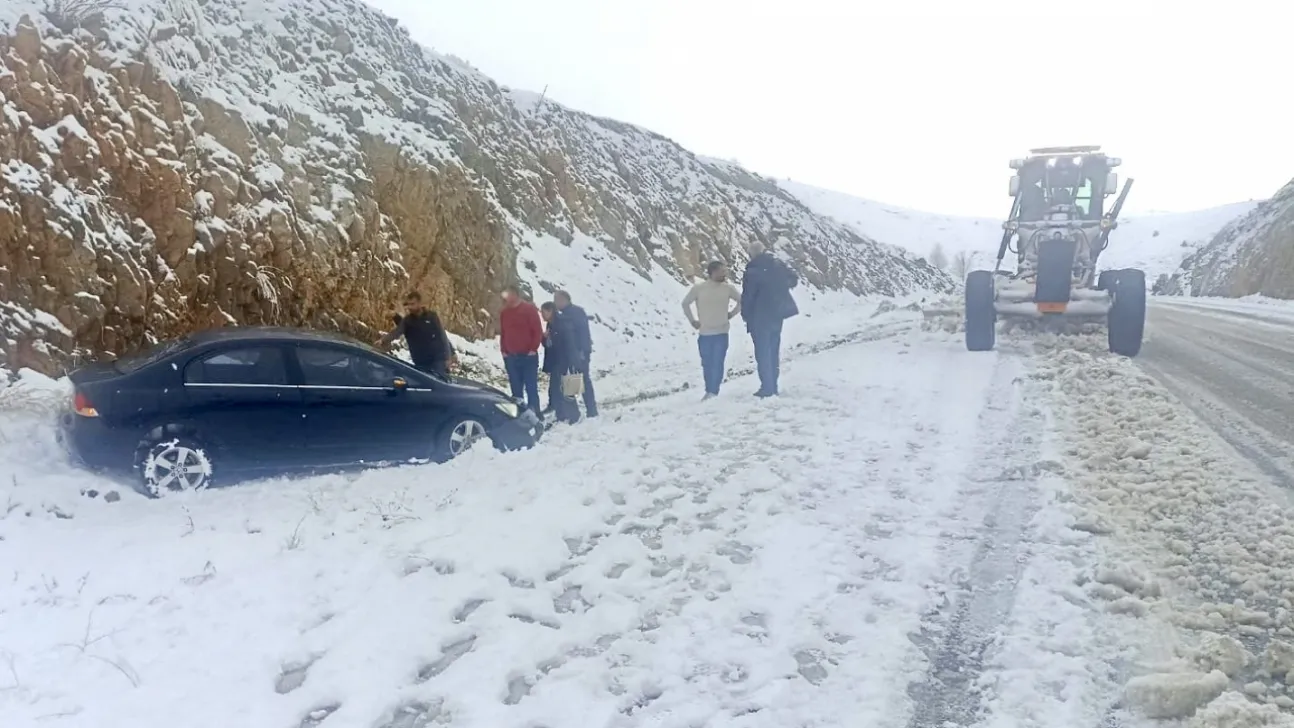 Malatya– Çelikhan Yolunda Yoğun Kar ve Tipi Ulaşımı Aksattı