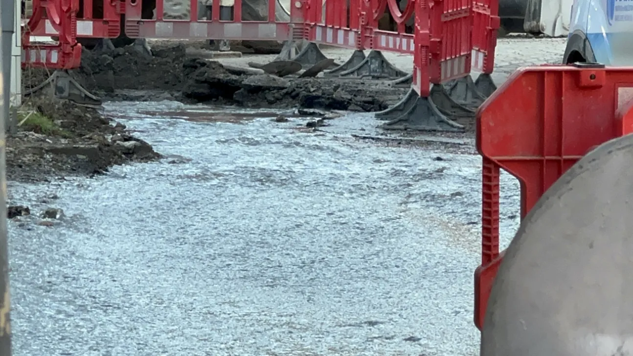 Malatya'da İçme Suyu Hattı Patladı, Sokaklar Sular Altında Kaldı