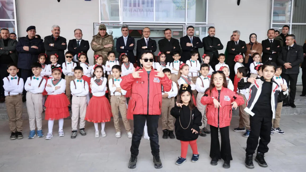 Milli Teknoloji Maket Sergisi Yoğun İlgiyle Ziyaretçilerini Ağırlıyor