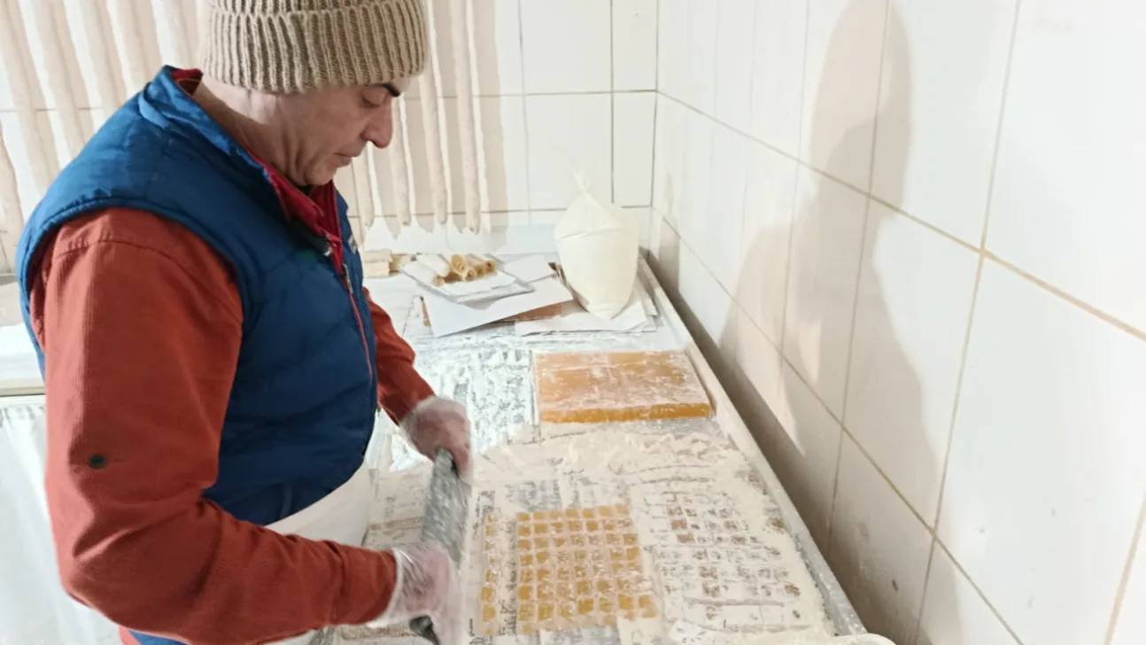 Murat Kalıcı, Darende'nin Şeker Sucuğu Geleneğini Sürdürüyor