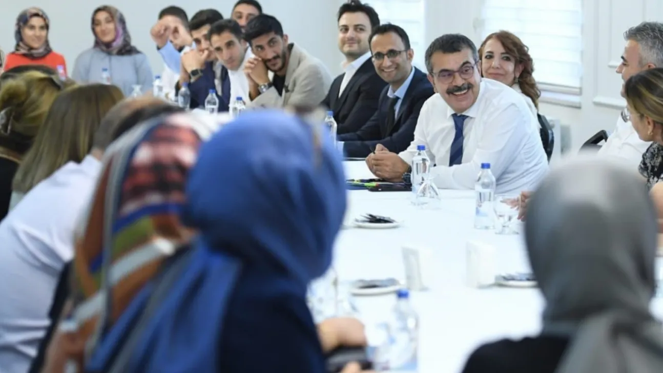 Öğretmenlere Çifte Takvim: İl İçi ve İller Arası Atamalar Ayrıldı