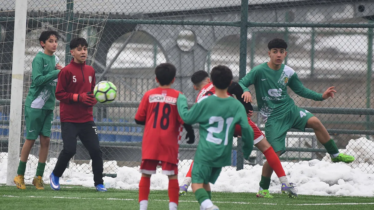 Yeşilyurtspor'dan Gol Şov: U14 ve U15 Takımları Rakiplerini Ezdi