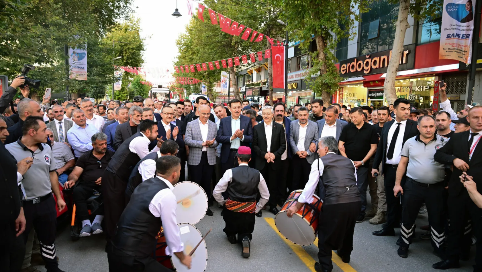 26'ıncı Kültür Sanat Etkinlikleri Ve Kayısı Festivali Kortej Yürüyüşü Yapıldı