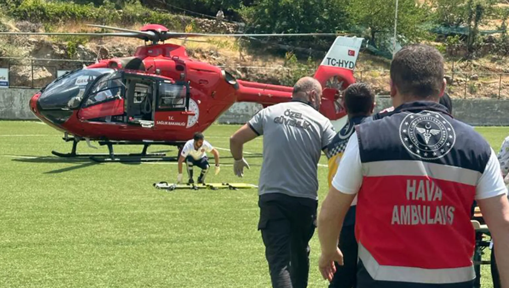 Ambulans helikopter kalp krizi geçiren yaşlı adam için havalandı