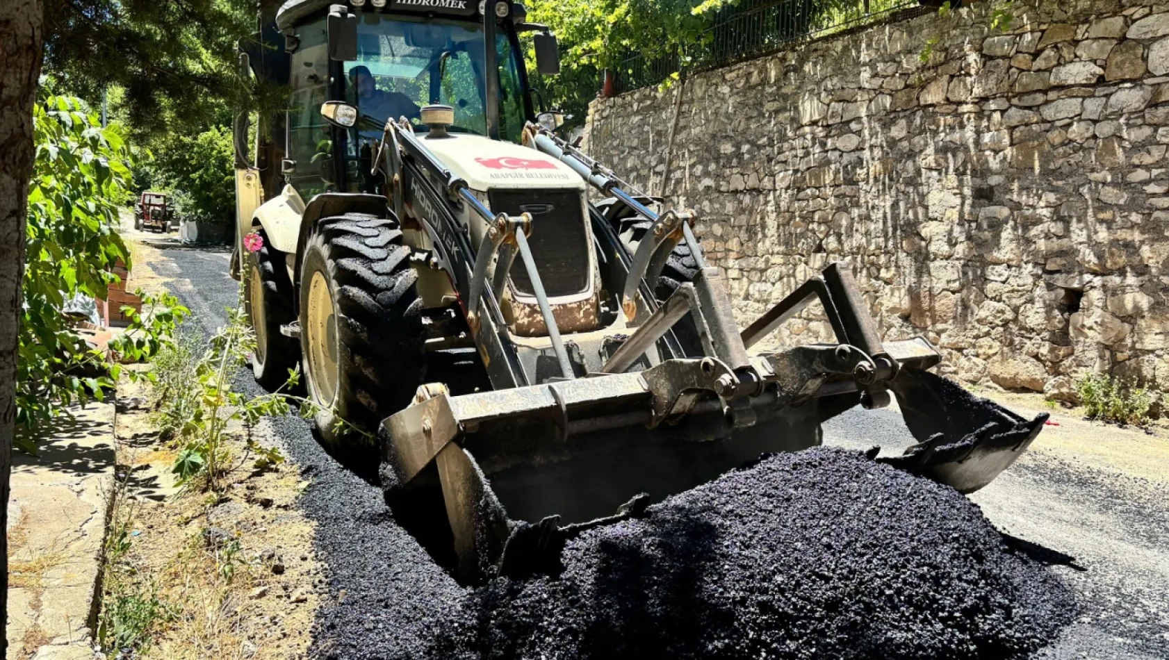 Arapgir Belediyesi Bozulan Yollarda Asfalt Yama Çalışması Gerçekleştirdi