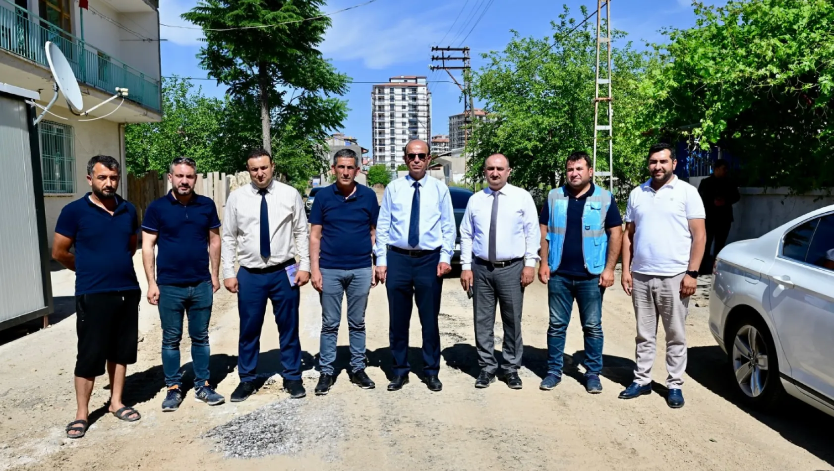 Başkan Geçit, Karakavak Mahallesindeki Yol Ve Kaldırım Yenileme Çalışmalarını İnceledi