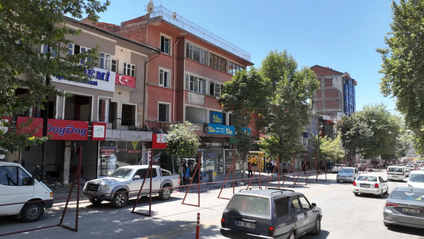 Büyükşehirden Atatürk (Kışla) Caddesi Esnaflarına Taşınma Desteği