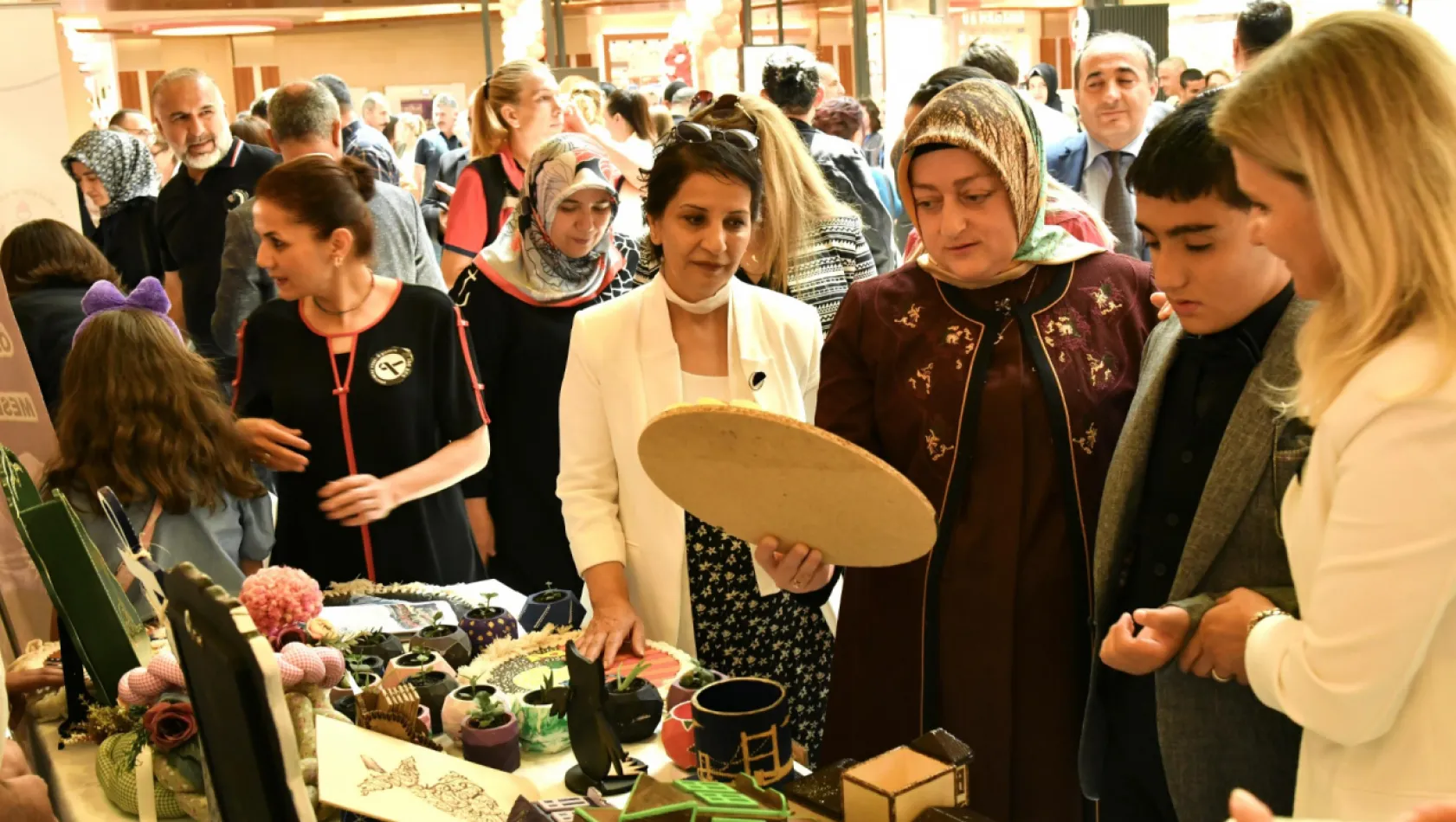 Hanımefendi Hanife Yazıcı Engeliler Haftası Münasebetiyle Düzenlenen Etkinliklere Katıldı