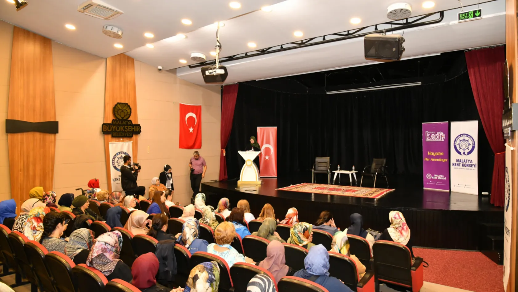 Hanımefendi Hanife Yazıcı 'Şehitler İçin Hatim' Programına Katıldı