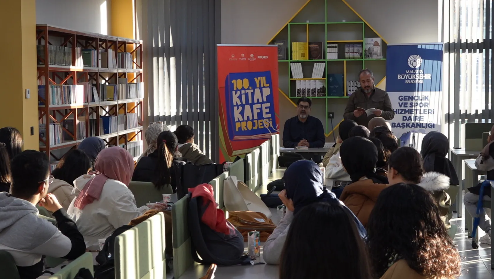 Prof. Dr. Mehmet Özger İle 'Hayata Şiirle Bakmak' Söyleşisi Malatya'da Gerçekleşti