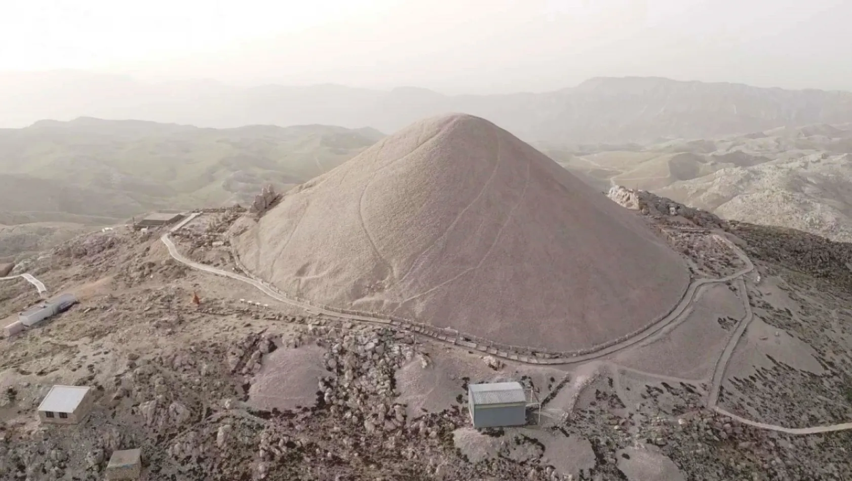 Rotanın son durağı Nemrut Dağı'na ziyaretçi akını