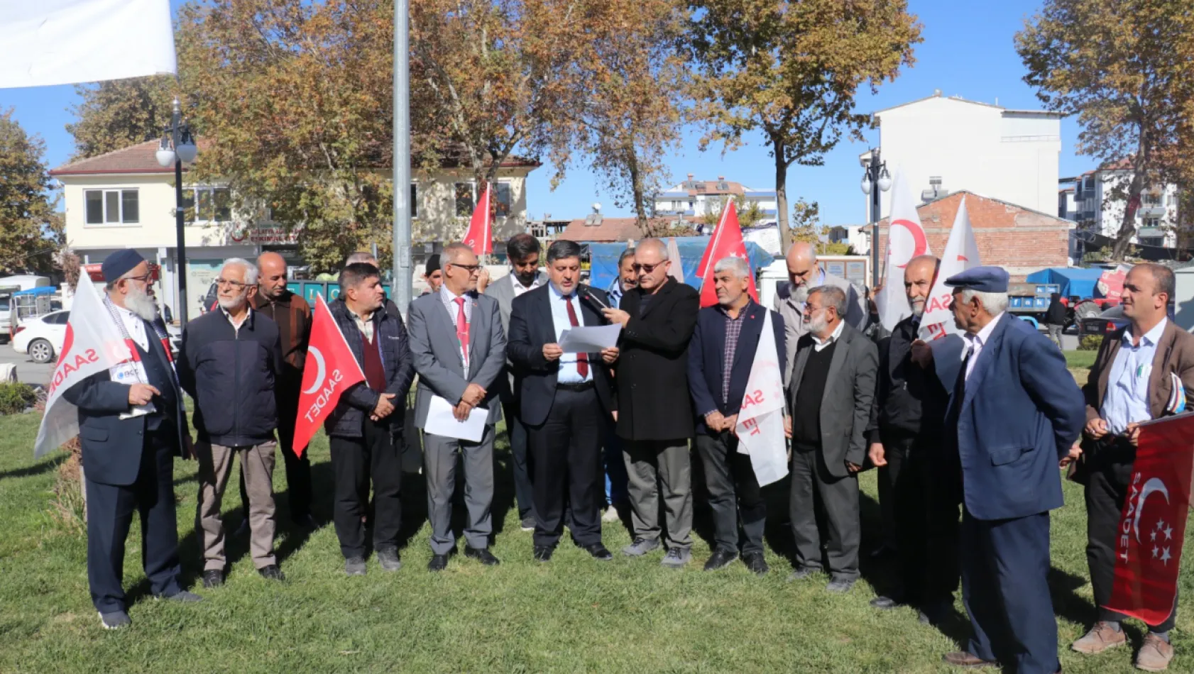 Saadet Partisi çiftçilerin karşılaştığı ekonomik zorluklara dikkat çekti.