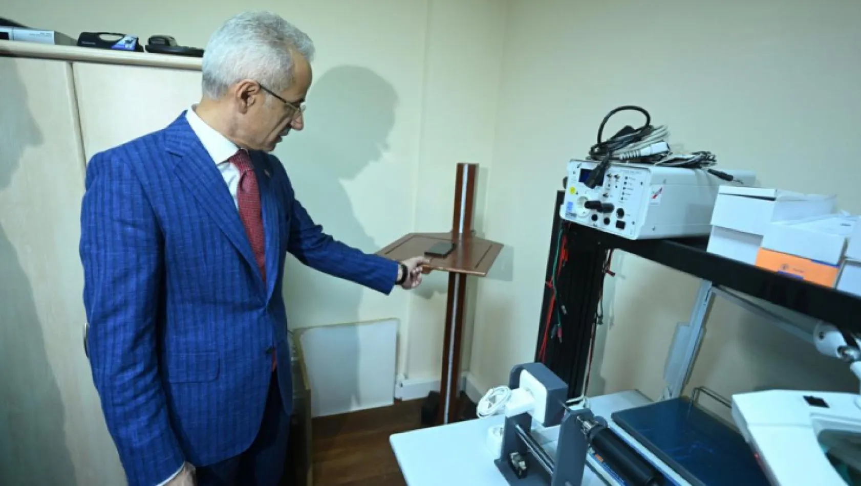 Ulaştırma ve Altyapı Bakanı Abdulkadir Uraloğlu Cep Telefonu Test Merkezini İnceledi