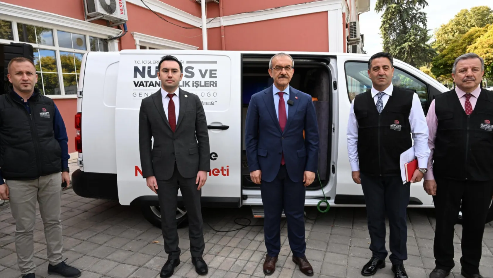 Vali Seddar Yavuz, Nüfus Mobil Hizmet Aracı Tanıtım Töreninde Vatandaşlara Çağrıda Bulundu