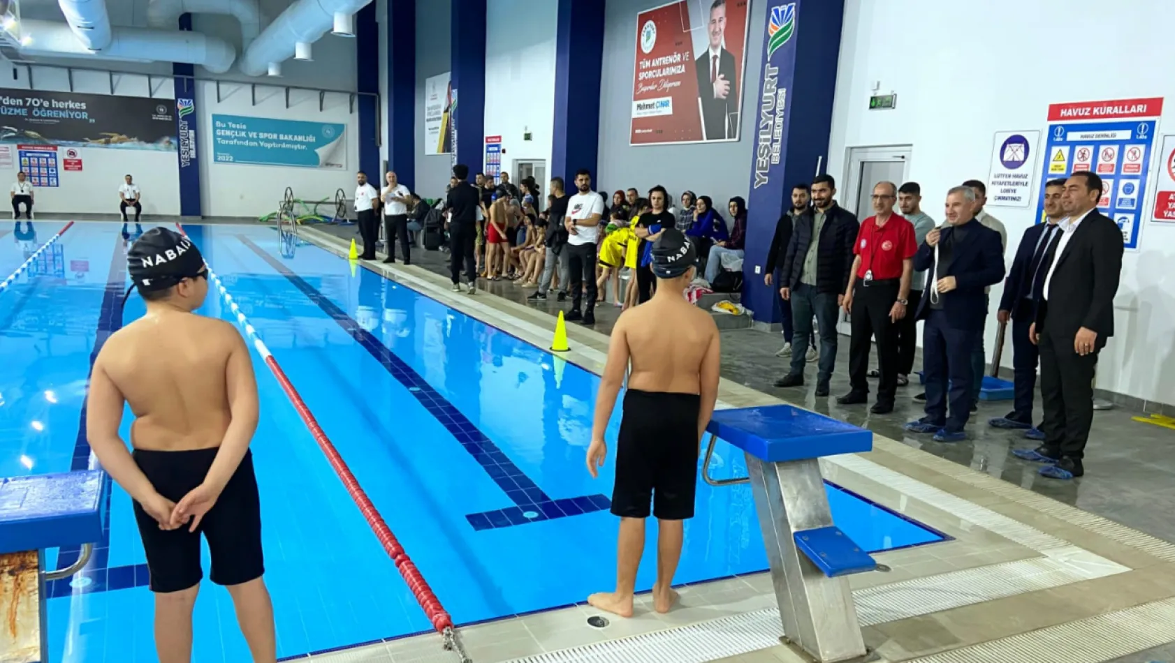 Yeşilyurt Belediyesine Ait Yakınca Yarı Olimpik Yüzme Havuzu, Okullararası Yüzme Şampiyonasına Ev Sahipliği Yaptı