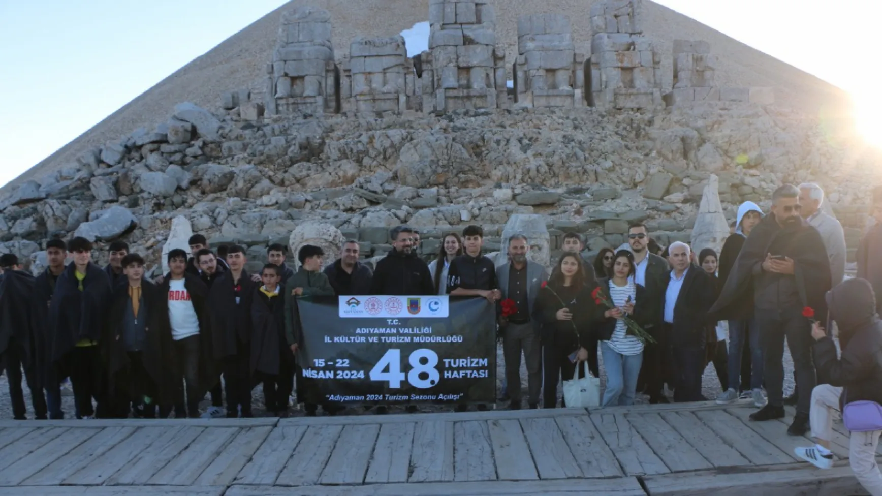 Nemrut Dağı'nı 9 günde 45 bin turist ziyaret etti