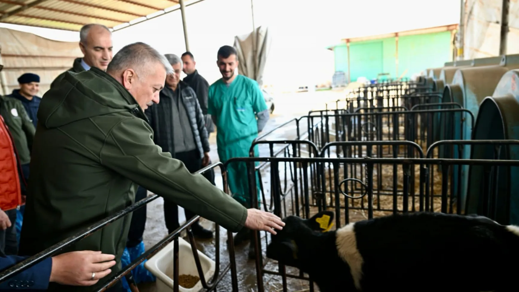 Vali Ersin Yazıcı'dan Akçadağ'daki Süt Çiftliği Üretim Tesislerine Ziyaret