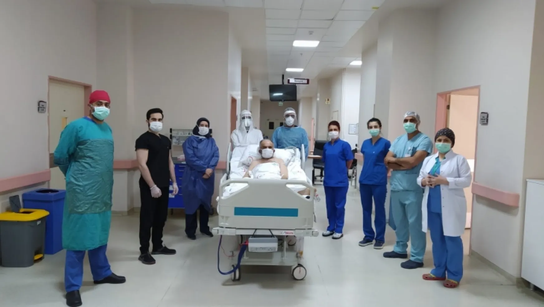 Kovid-19 Tanılı 62 Yaşındaki Hasta Servise Çıkarıldı
