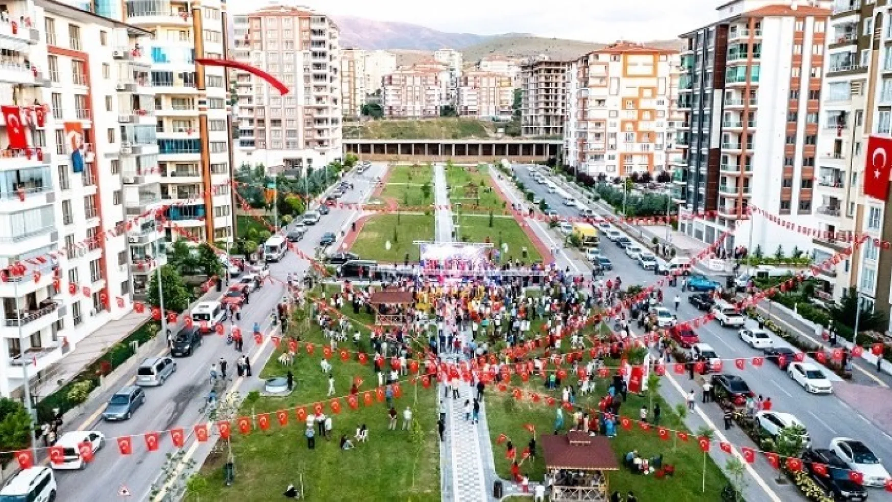 19 Mayıs Atatürk'ü Anma, Gençlik Ve Spor Bayramı Konvoy Ve Havai Fişek Gösterisiyle Coşku İle Kutlandı