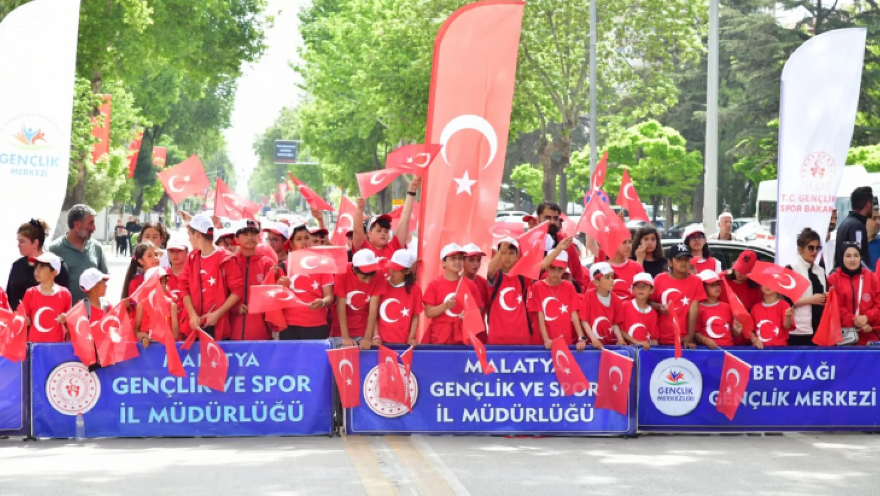 19 Mayıs Atatürk'ü Anma, Gençlik ve Spor Bayramı Düzenlenen Törenle Kutlandı